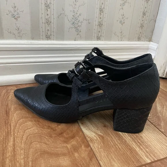 Coconuts by Matisse Pointed-Toe Block Heels - Picture 6 of 6